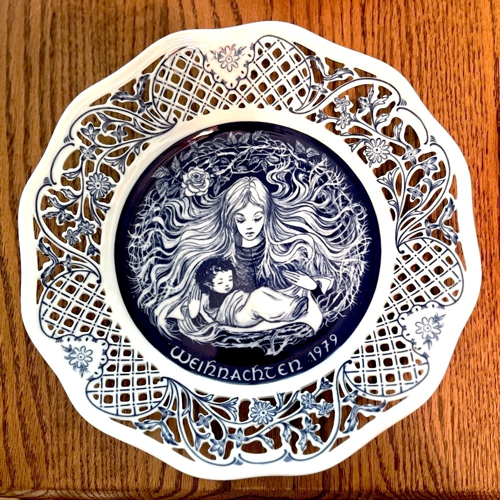 1979 Schumann Imperial Christmas Plate "Liebling" 1st Edition Kinderliebe 10.25"